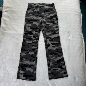 Duluth Trading Noga naturale Camouflage boot cut Pants small